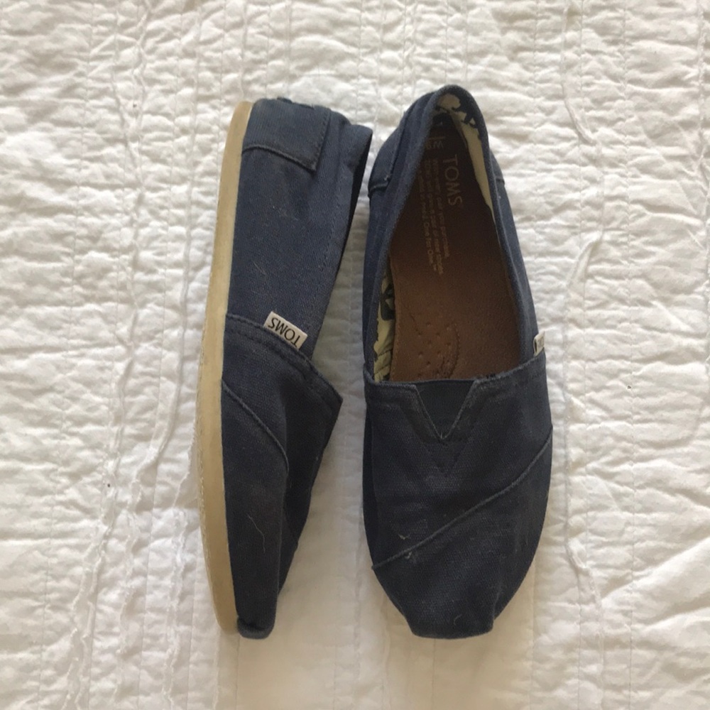 Toms - Picture 2 of 2